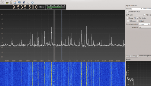 Reddit user gat3way was able to take this screenshot showing AM reception at 9.5 MHz