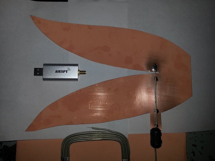 Simple Vivaldi antenna by KD0CQ cut out of PCB board.