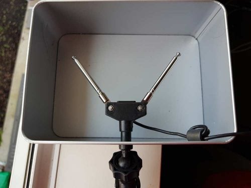 L-band v-dipole with reflector tin