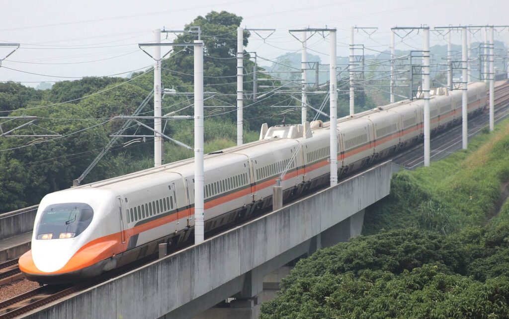 A Taiwanese High Speed Train (Source: https://en.wikipedia.org/wiki/File:THSR_700T_TR17_20130907.jpg)